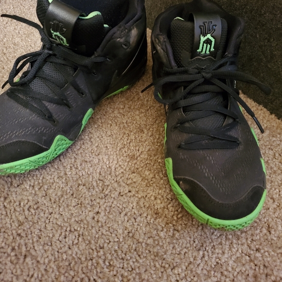 Nike shoes - Picture 2 of 3